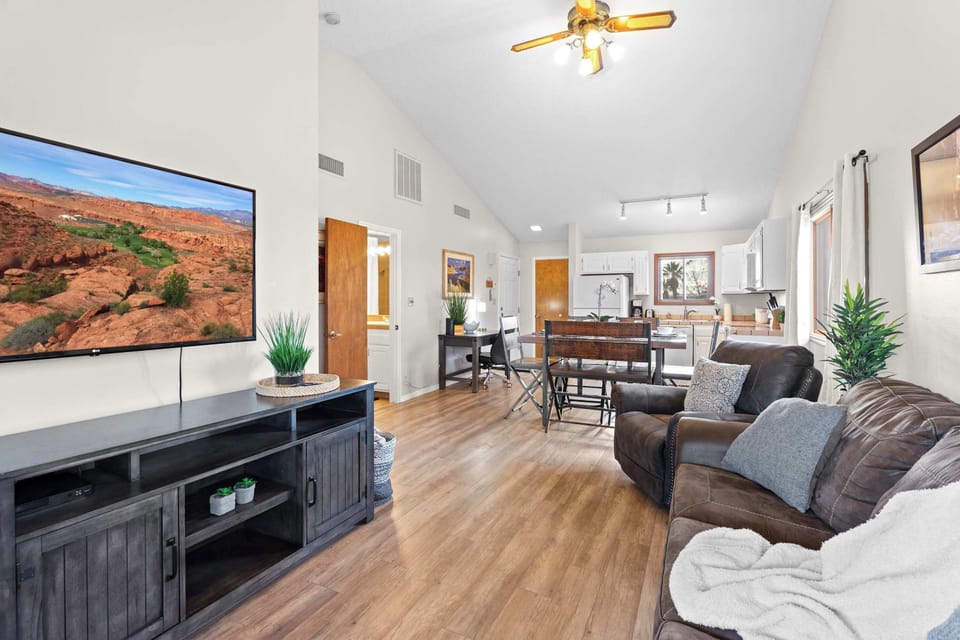 Condo, 1 Queen Bed with Sofa bed, Balcony, Mountain View (Hikers Hideaway) | Living area | 50-inch flat-screen TV with digital channels