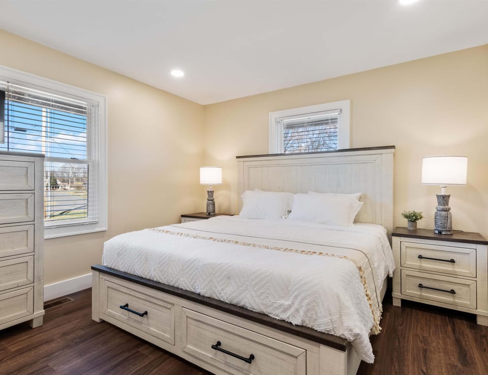 House, Multiple Beds, Fireplace, Garden View | 6 bedrooms, desk, laptop workspace, WiFi (free)