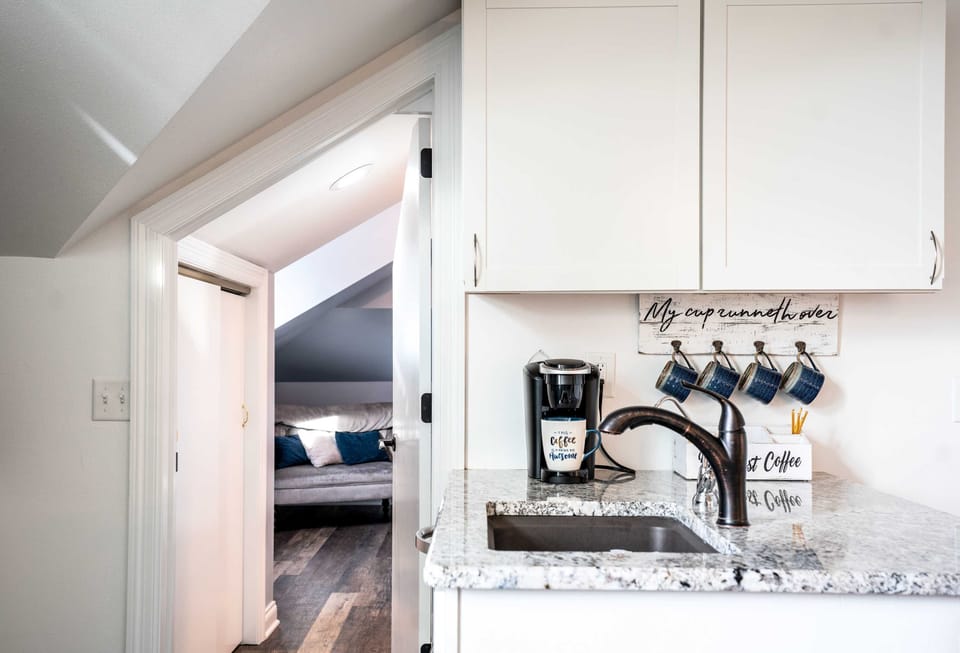 Condo, 1 Queen Bed, Kitchen, Garden View (The Hideaway at Hayloft Lodge) | Interior