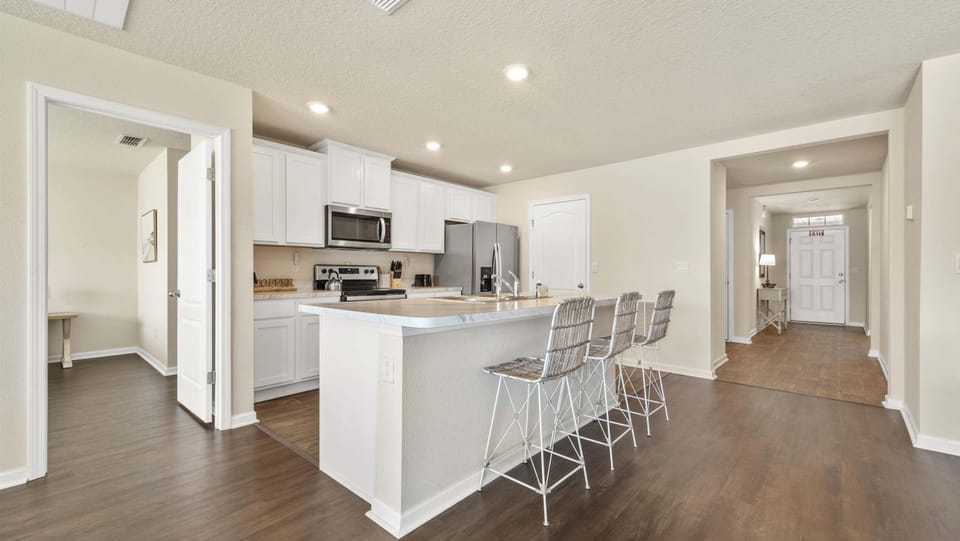 House, Multiple Beds, Patio, Garden View (The Robin's Nest) | Private kitchen | Fridge, microwave, oven, stovetop