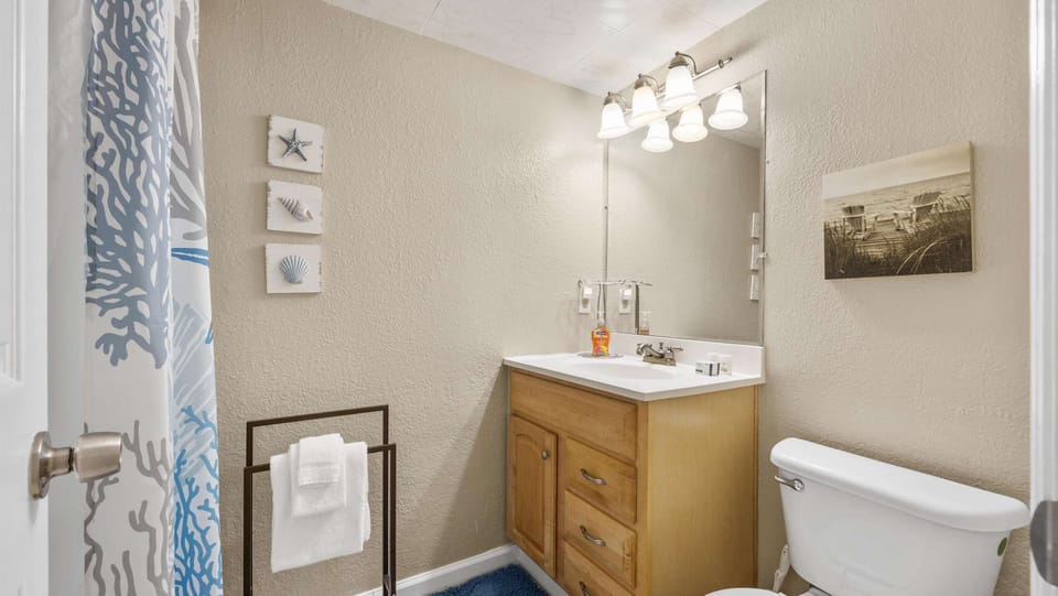 Coastal Clipper Charming 2 Bdr, Walk to Beach! Apartment in Saint Augustine Beach