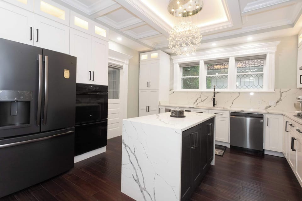 House, Multiple Beds, Patio, Garden View (It’s Showtime) | Private kitchen | Fridge, microwave, oven, stovetop