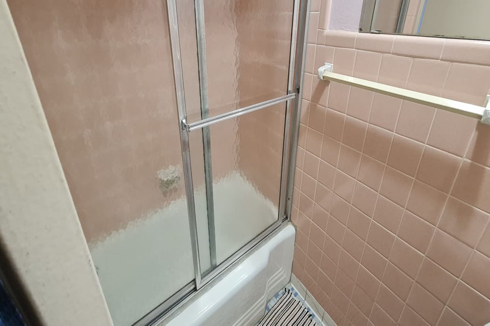 Shower, hydromassage showerhead, free toiletries, hair dryer