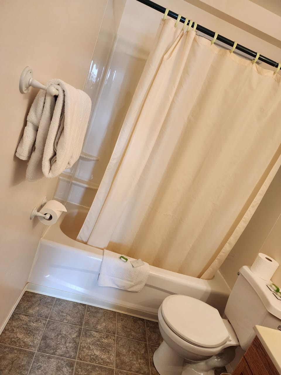 Deluxe Double Room | Bathroom | Combined shower/tub, rainfall showerhead, hair dryer, towels