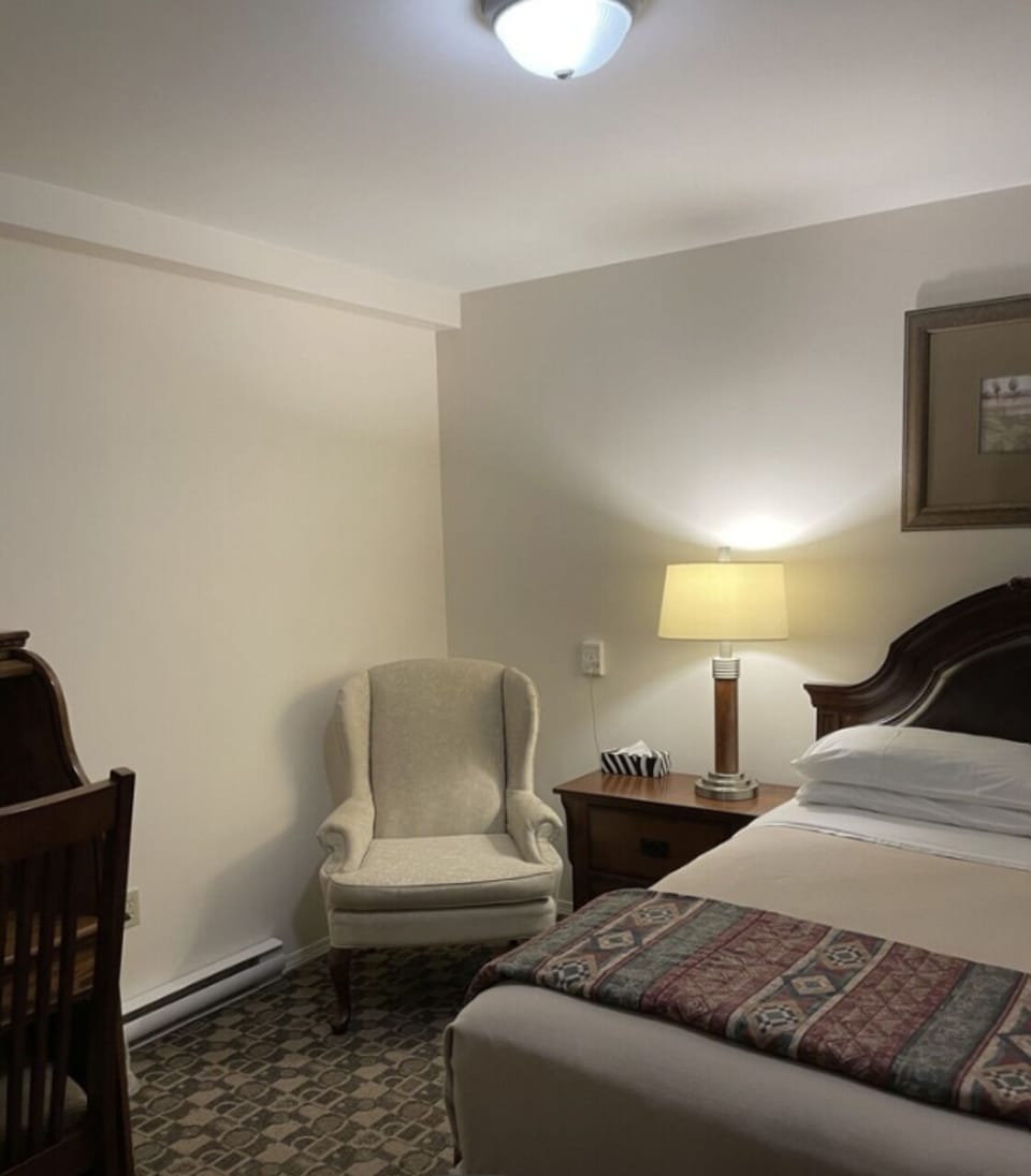 Comfort Room | WiFi (free), individually decorated, individually furnished, bed sheets