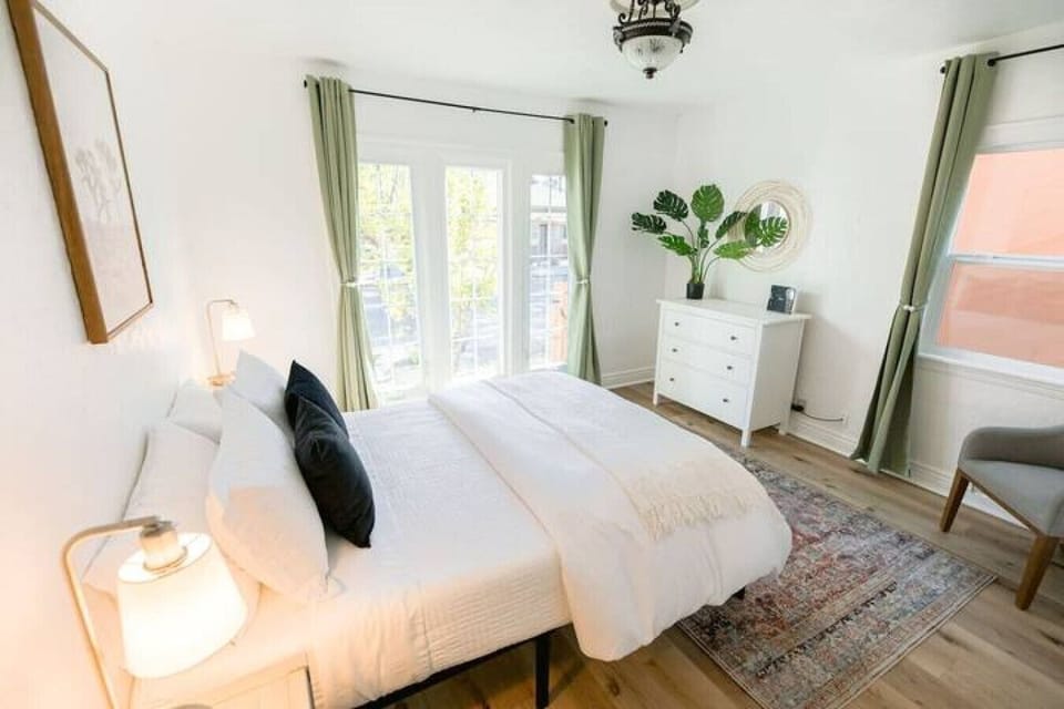 Bedroom 1-Queen Size Bed