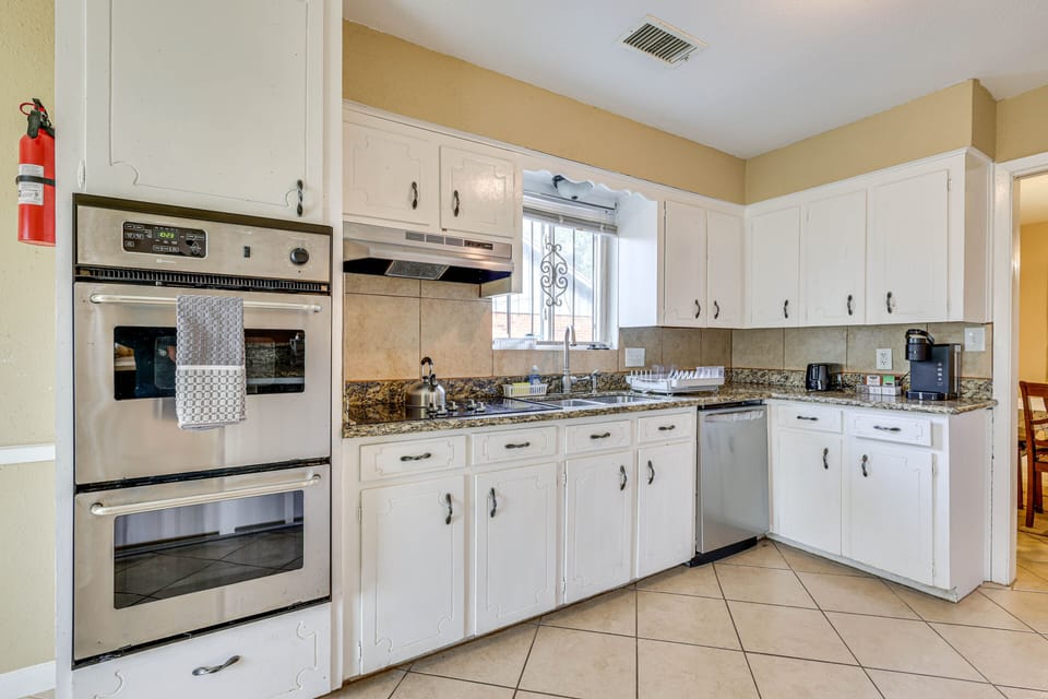 Kitchen | Keurig Coffee Maker | Toaster | Cooking Basics