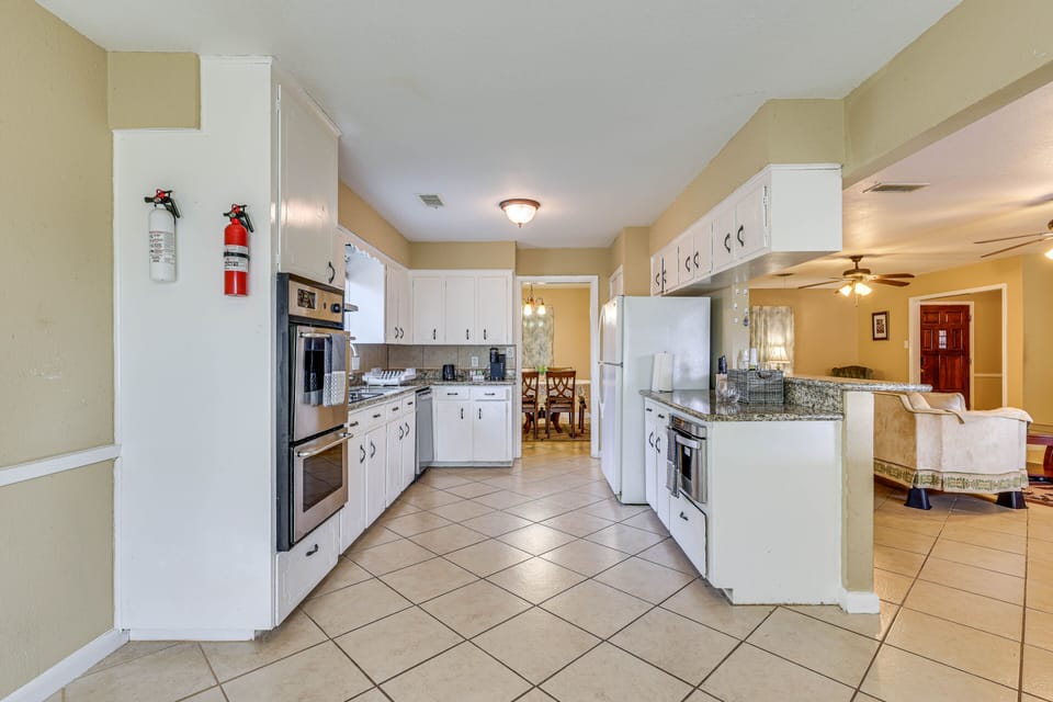 Kitchen | Central Heating & A/C | 8 Mi to The Galleria
