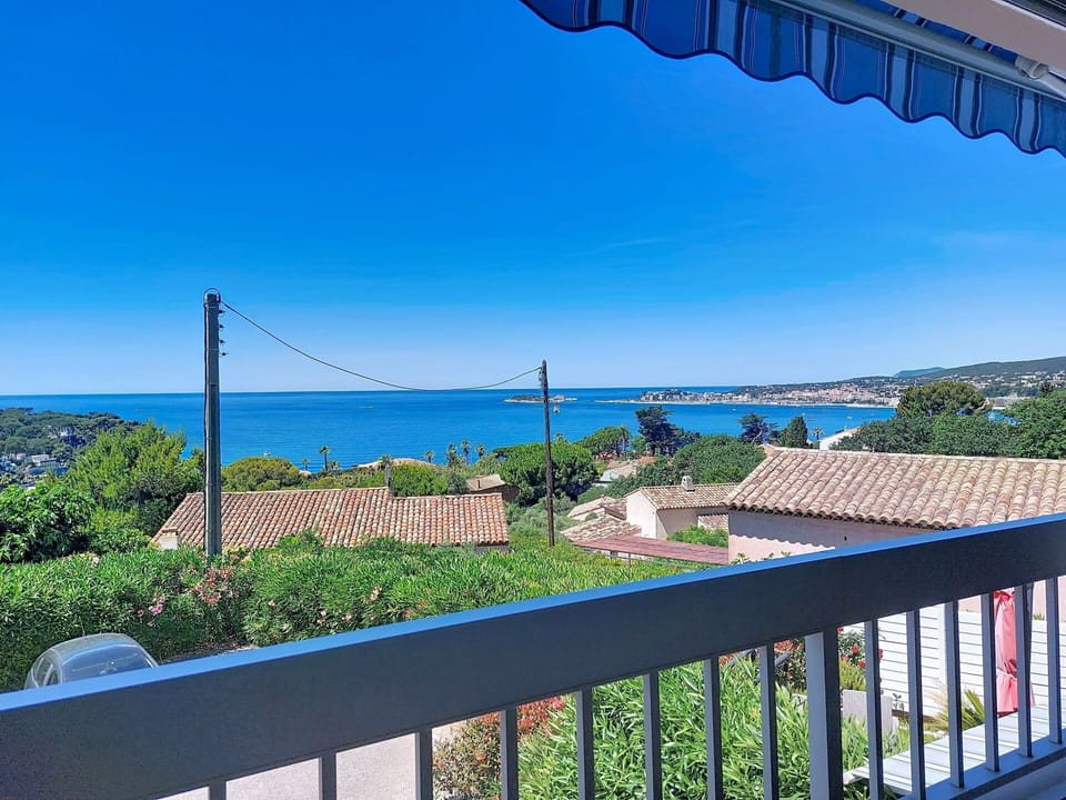 Blue, Sea, Coastal And Oceanic Landforms, Coast, Ocean, Balcony, Sound, Fence, Tropics, Beach