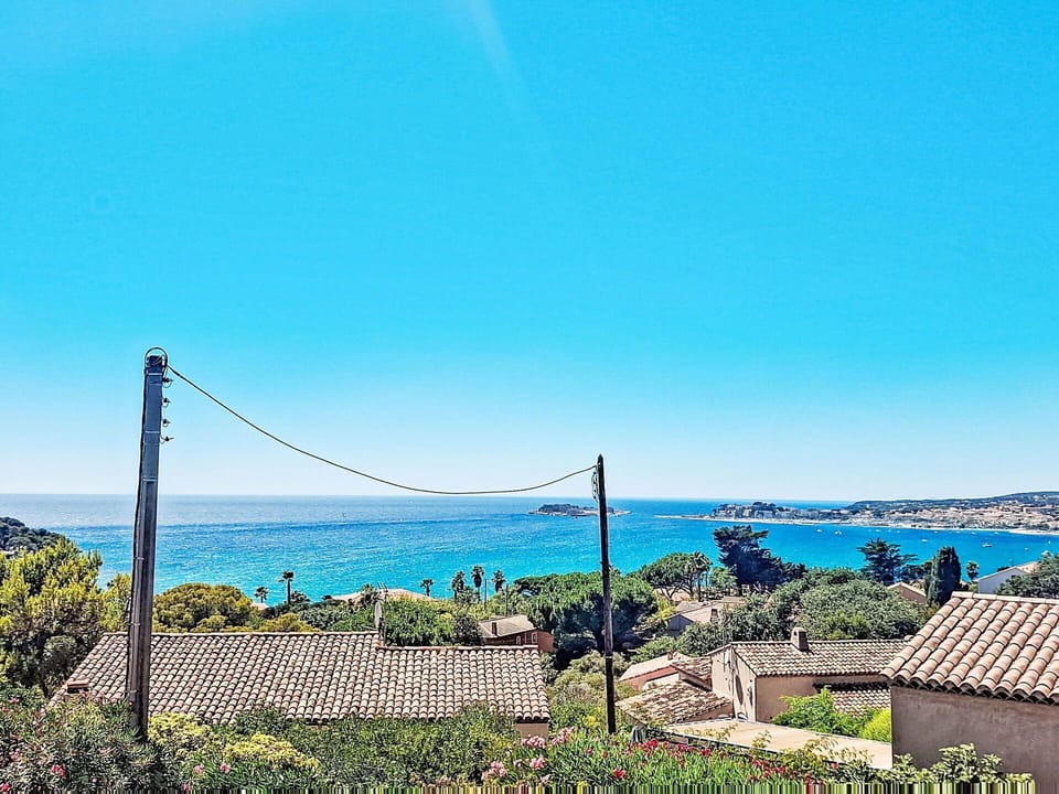 Sky, Blue, Horizon, Sea, Coast, Coastal And Oceanic Landforms, Ocean, Beach, Shore, Tropics