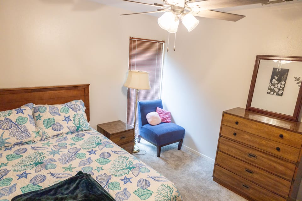 Queen Bed - Upstairs Room1