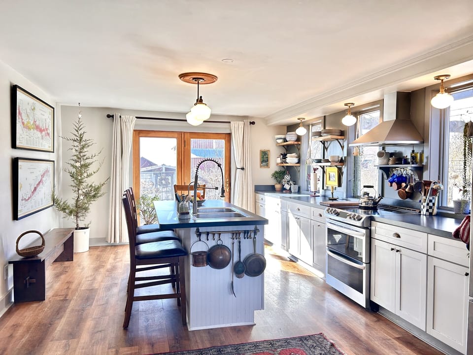 kitchen equipped with all you need for cooking and entertaining