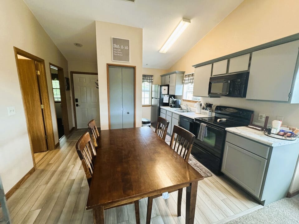 Dining/Kitchen