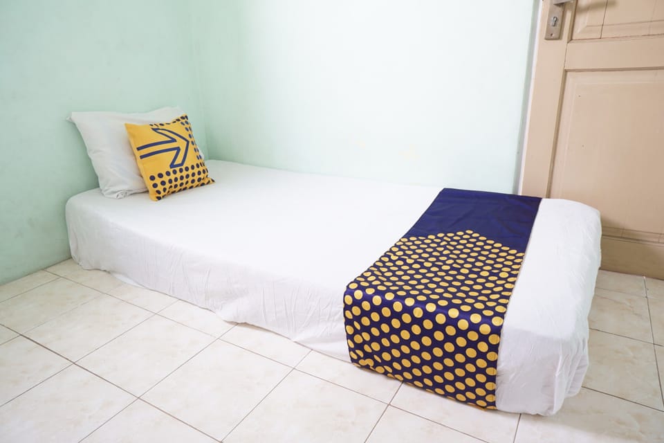 Basic Single Room | Free WiFi, bed sheets