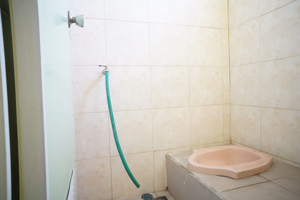 Basic Single Room | Bathroom | Shower, soap