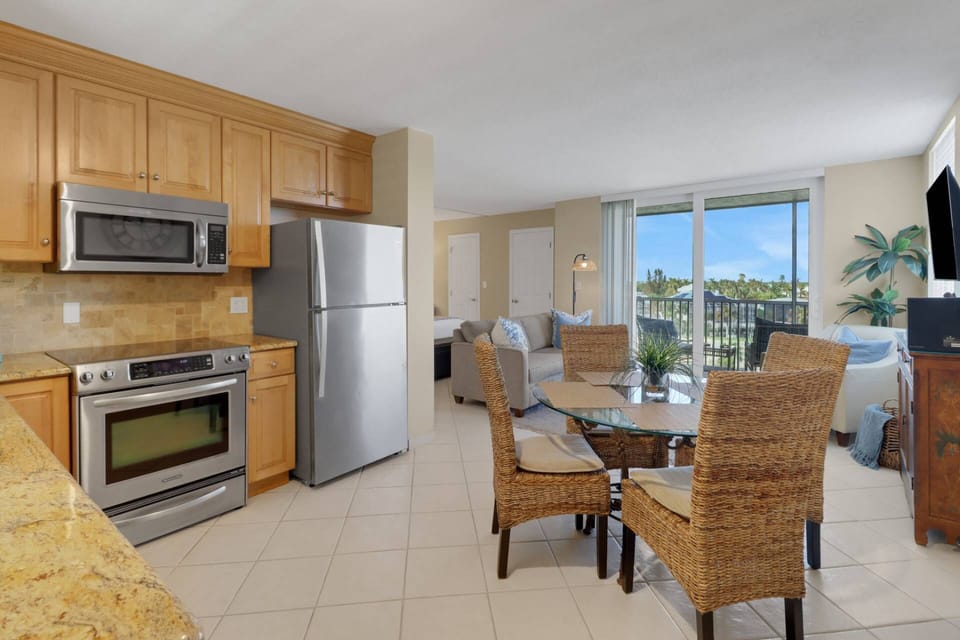 Welcome to the Beach! This well-appointed studio condo is ready to host your party of up to 4 guests in beautiful Bonita Springs!