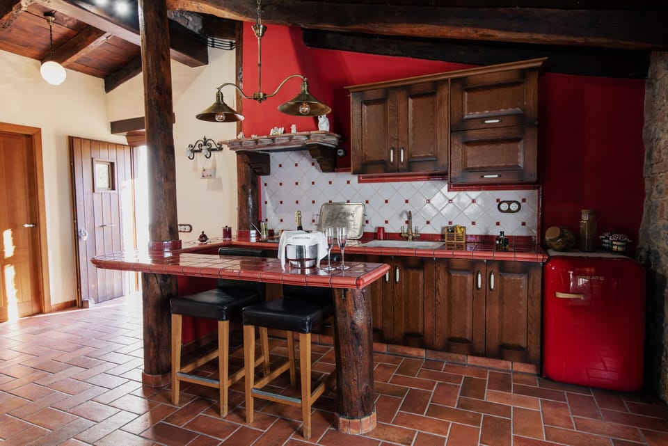 Superior Apartment, 1 Queen Bed with Sofa bed, Ensuite, Garden View | Private kitchen | Electric kettle