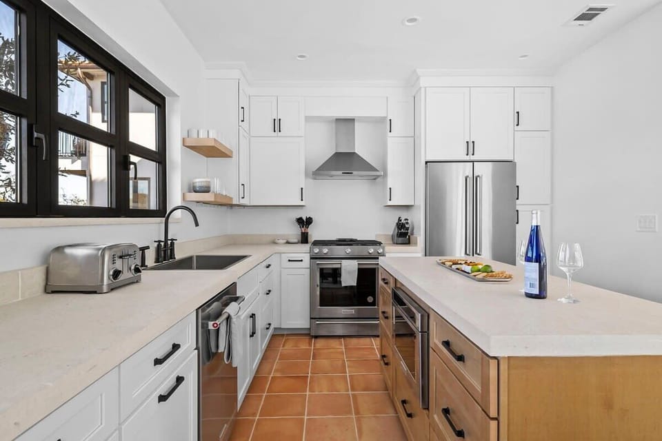 Full kitchen with high-end appliances