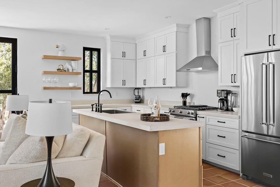 Full kitchen