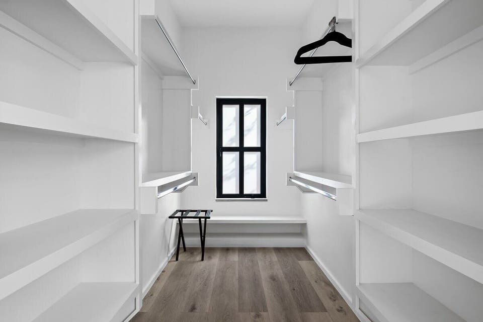 Walk-in closet
