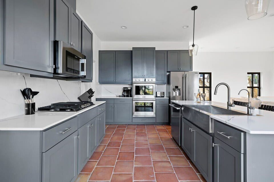 Full kitchen