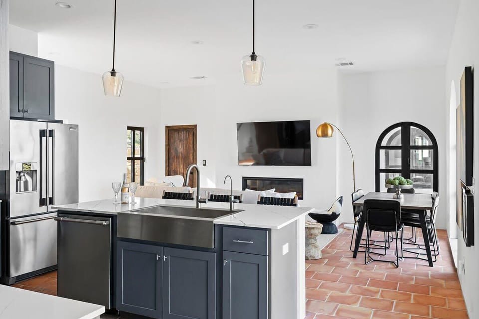 Full kitchen
