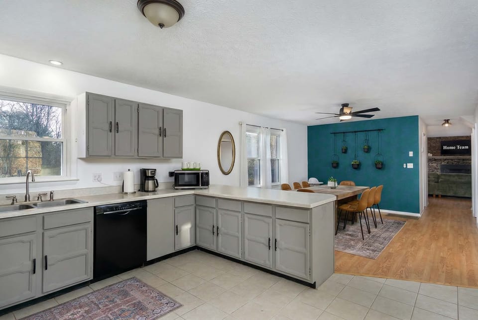 Spacious & Modern – Enjoy a well-equipped kitchen with premium appliances and ample cabinetry for all your cooking needs.
