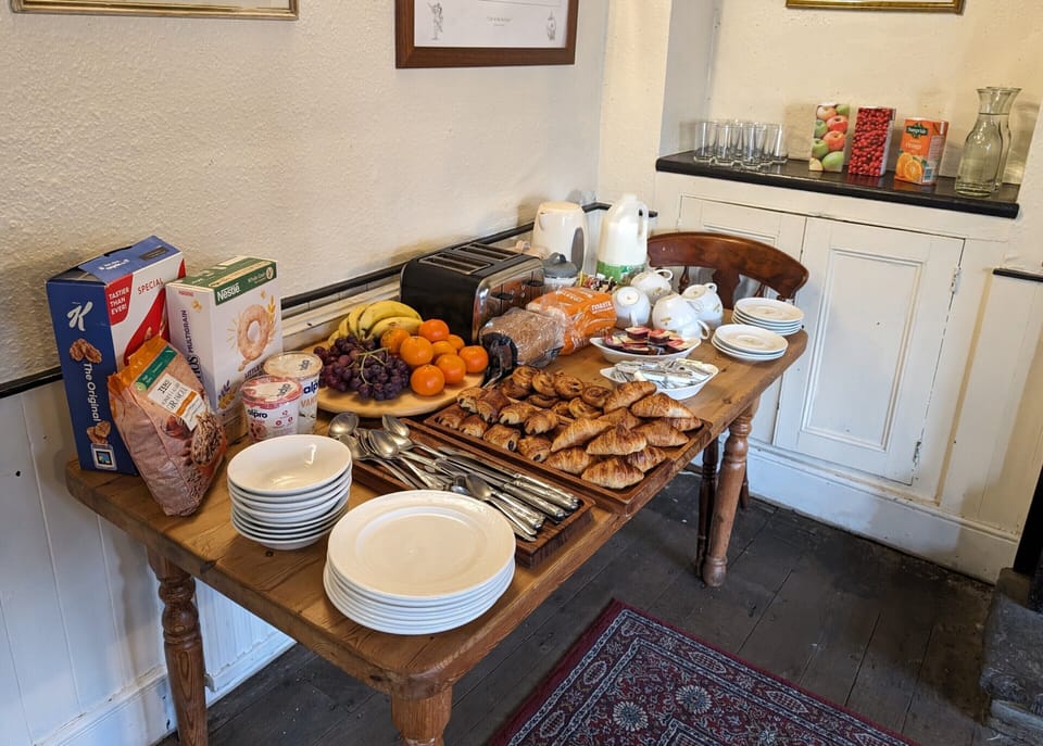 Daily continental breakfast (GBP 10 per person)