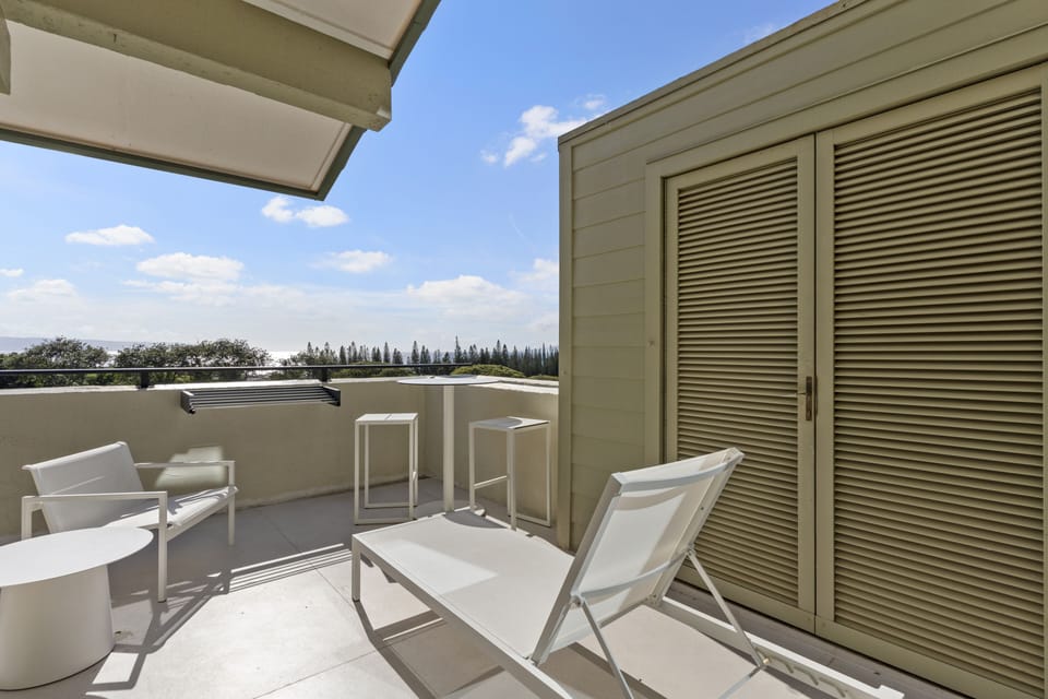 Built-in drying rack on each lanai