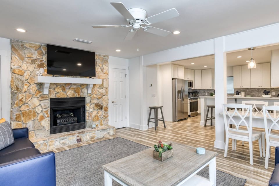There is plenty of space for everyone at Maritime Place Unit A!
