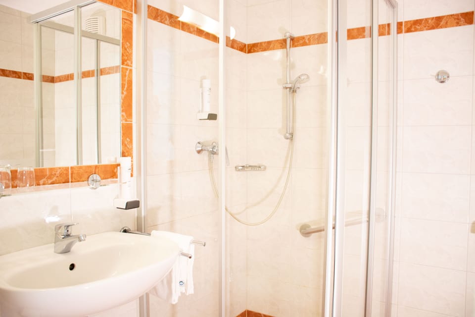 Shower, free toiletries, hair dryer, towels