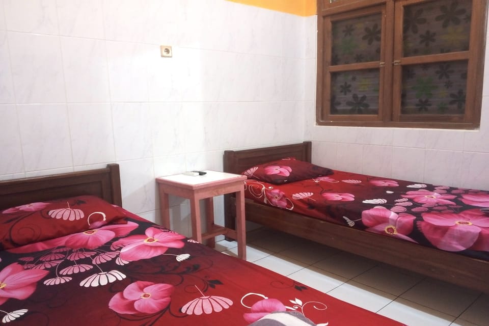 Superior Twin Room | Desk, rollaway beds, free WiFi, bed sheets