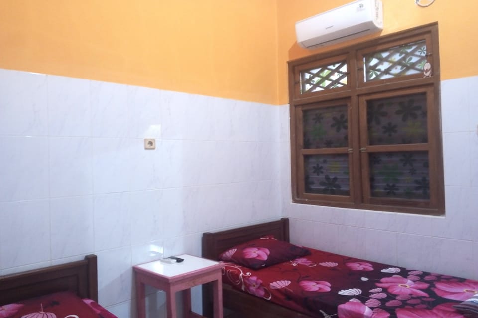 Superior Twin Room | Desk, rollaway beds, free WiFi, bed sheets