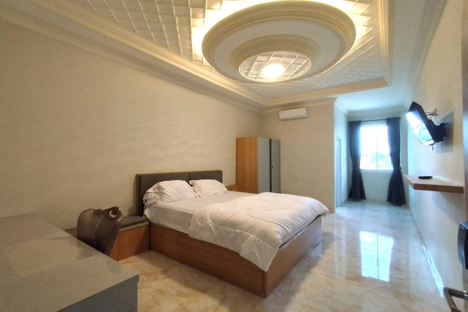 Standard Room | In-room safe, desk, WiFi (free), bed sheets