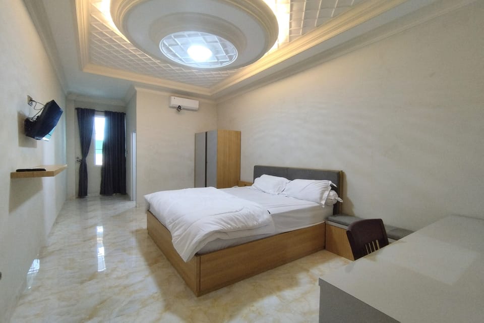 Standard Room | In-room safe, desk, WiFi (free), bed sheets