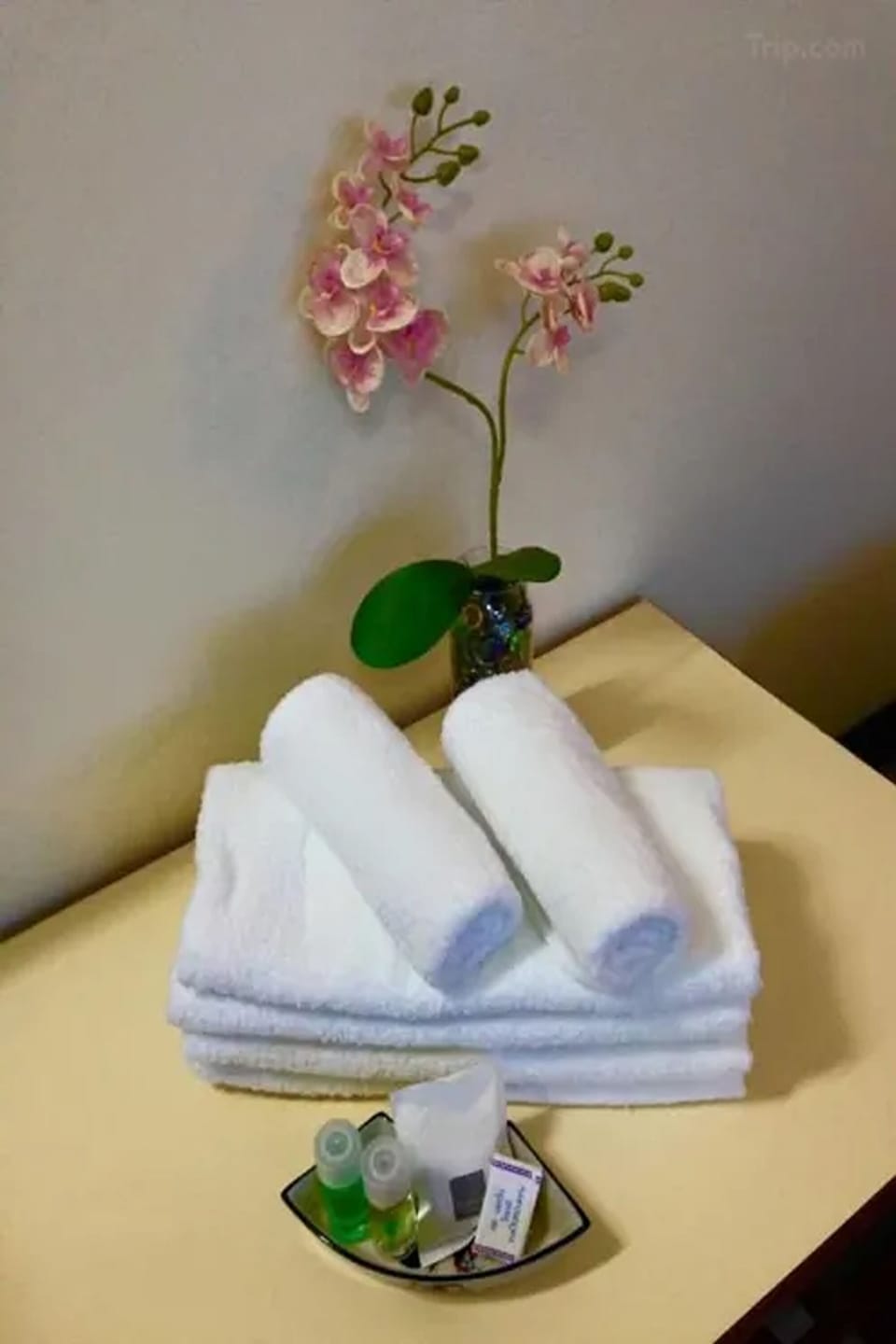 Desk, bed sheets