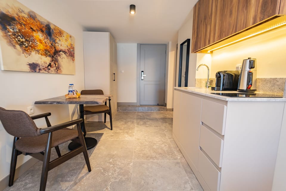 Superior Room | Private kitchen | Mini-fridge, stovetop, cookware/dishes/utensils