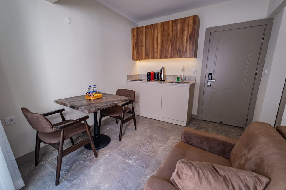Junior Suite | Private kitchen | Mini-fridge, stovetop, cookware/dishes/utensils