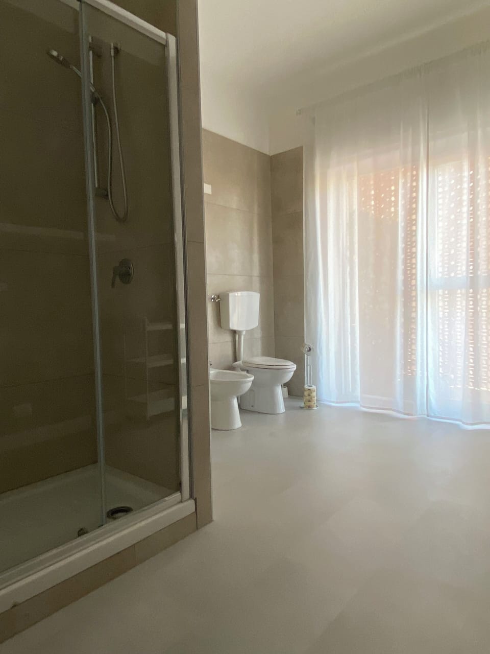 Comfort Quadruple Room, City View | Bathroom | Shower, rainfall showerhead, free toiletries, hair dryer