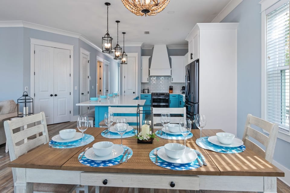 Seating for six at the dining table
