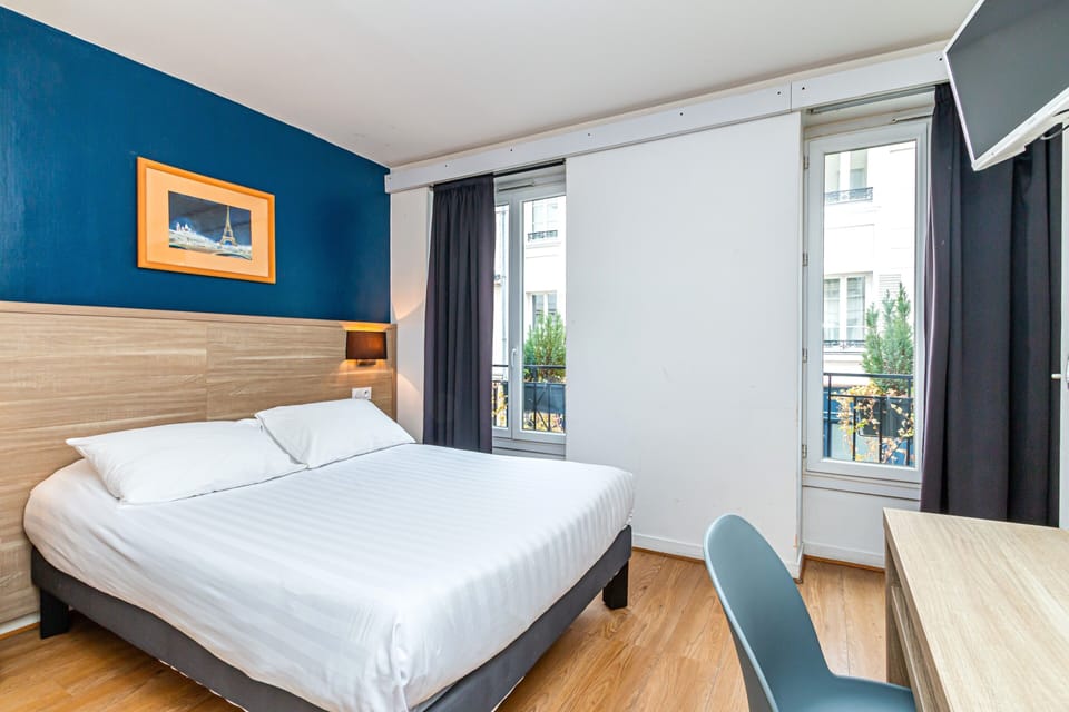 Soundproofing, free WiFi, bed sheets