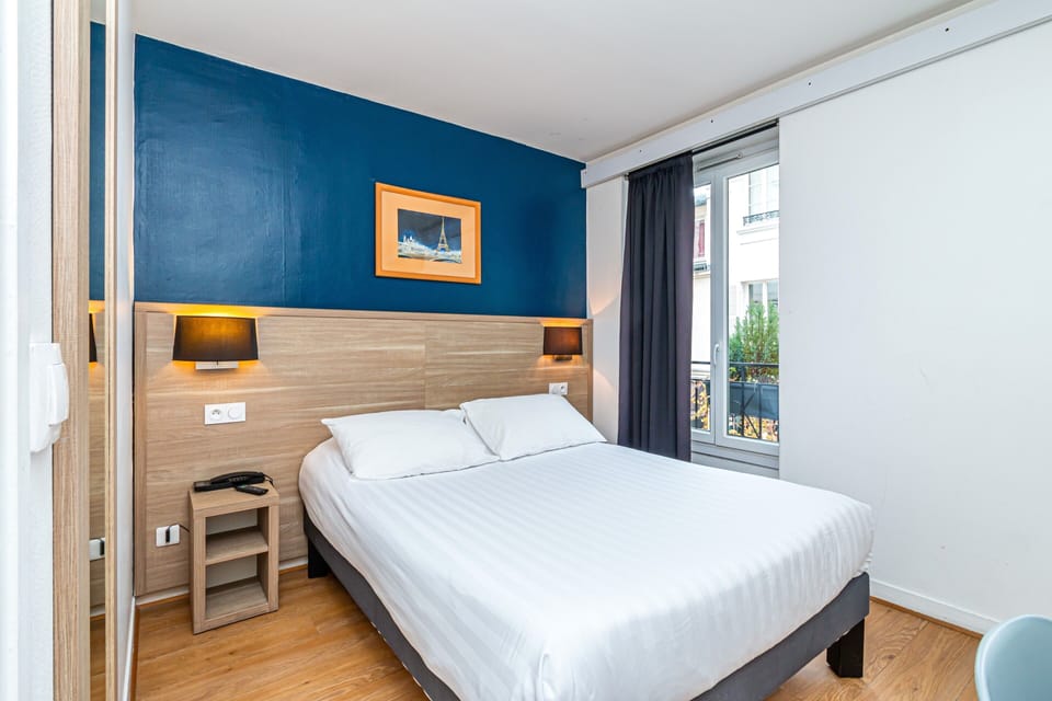 Soundproofing, free WiFi, bed sheets
