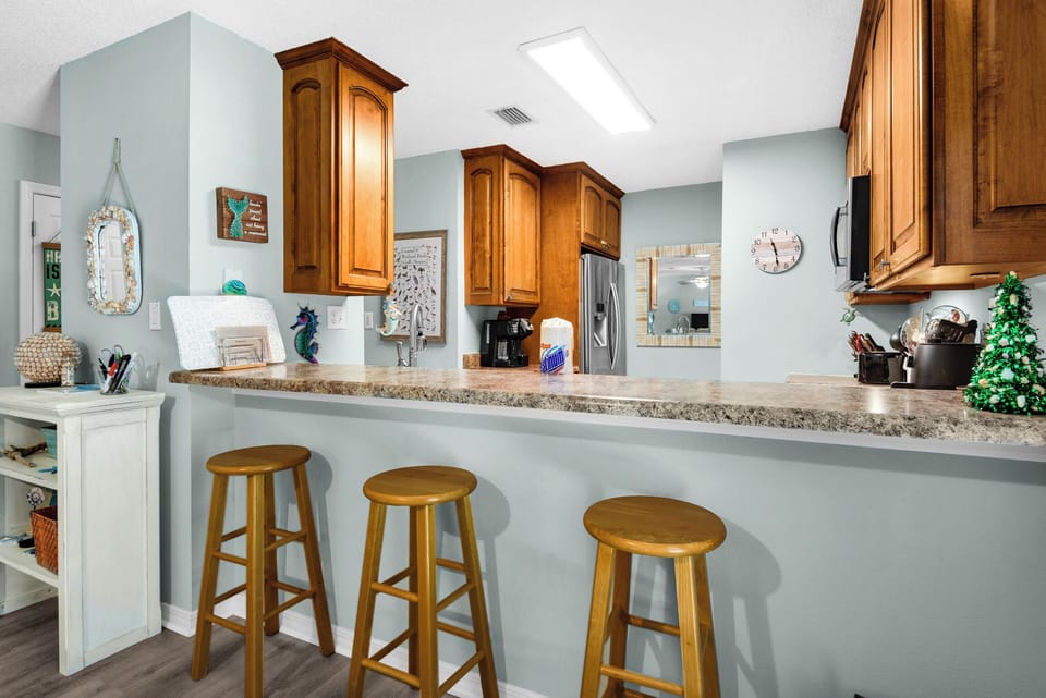Eat-in bar seating