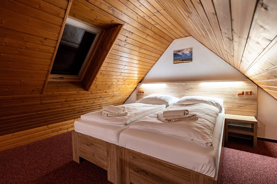 Superior Duplex | Desk, free WiFi, bed sheets