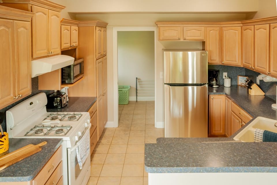 Full Kitchen!
