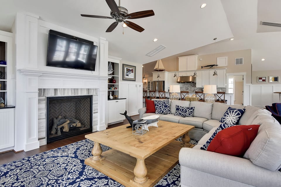 Main/Upper Level,Living Room,