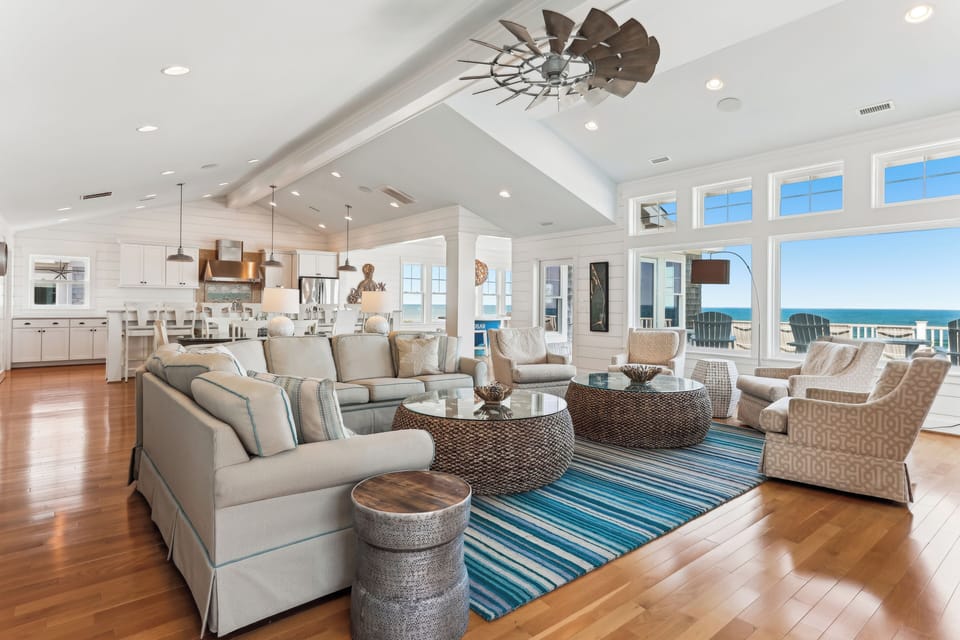 Main/Upper Level,Living Room,