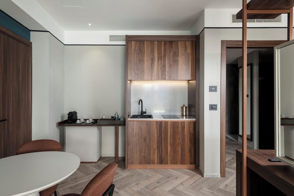 Exclusive Suite | Private kitchen | Mini-fridge, microwave, stovetop, espresso maker