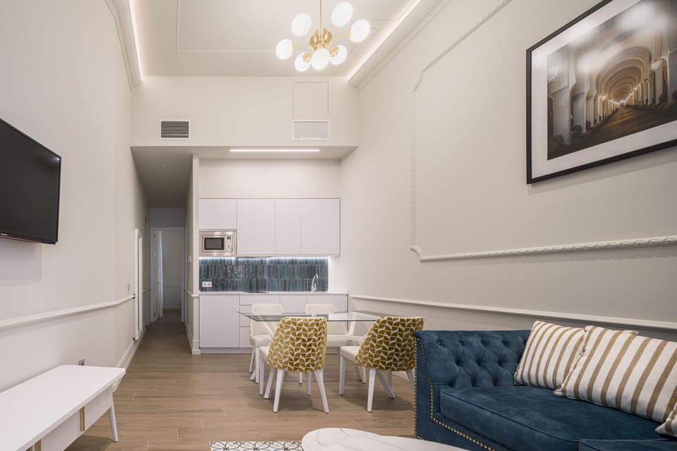 In-room safe, soundproofing, free WiFi, bed sheets