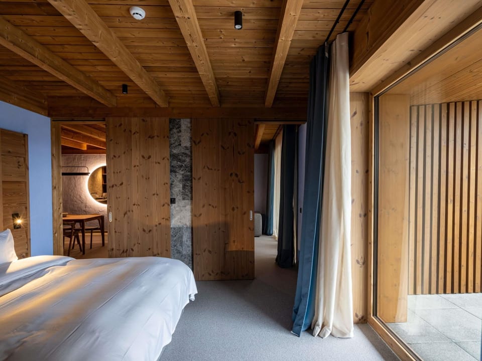 Swiss, Deluxe Apartment, 1 Double Bed with Sofa bed | Minibar, in-room safe, iron/ironing board (on request), cribs (free)